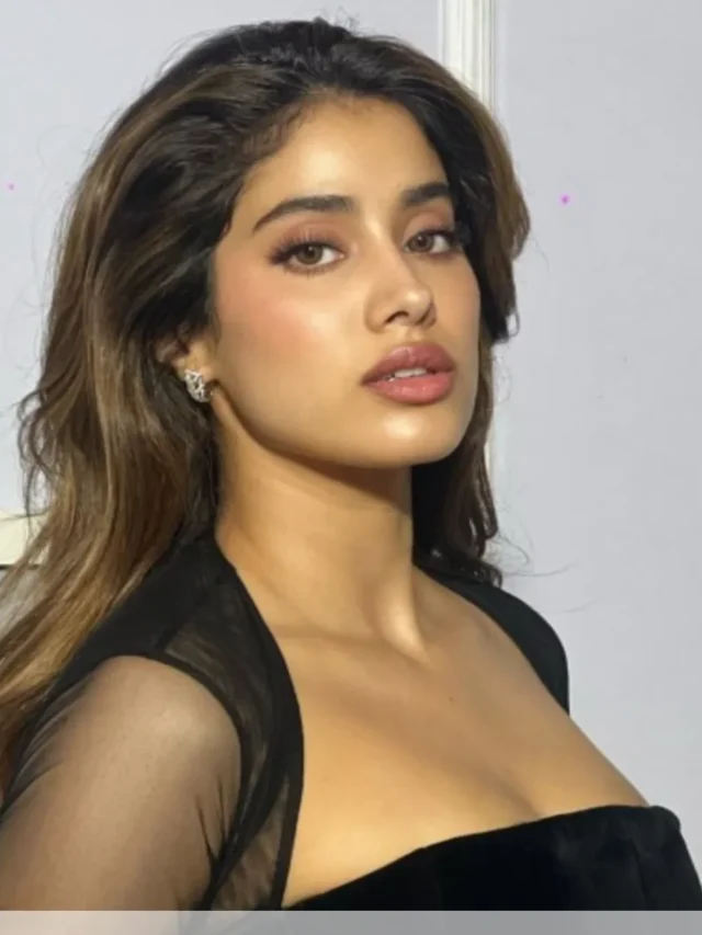 Janhvi Kapoor Latest Photo: Valentine’s Day তে যে পোশাক পড়লেন