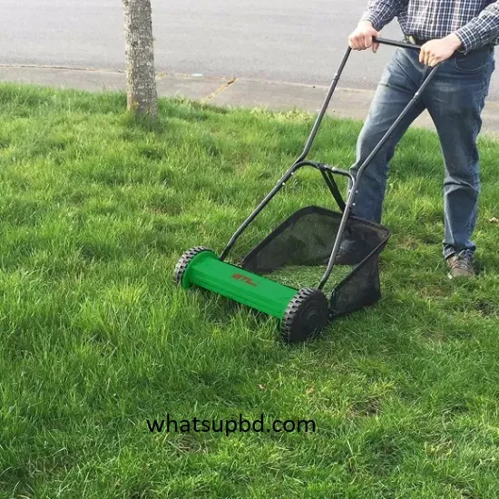 Manual hand push lawn mower